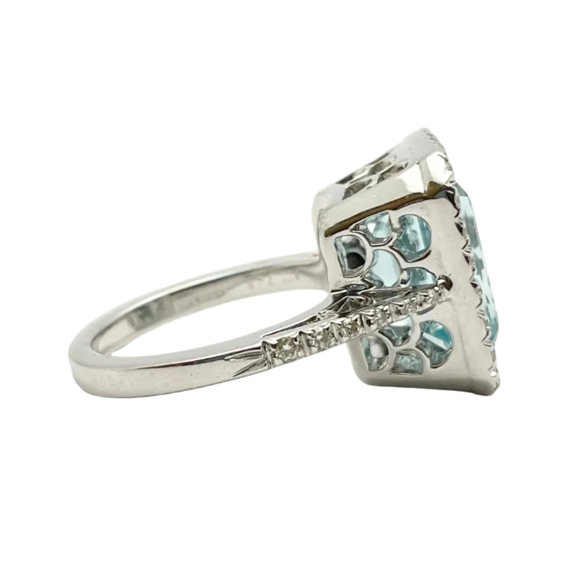 Bague Cocktail en or blanc, aigue-marine et diamants - Castafiore