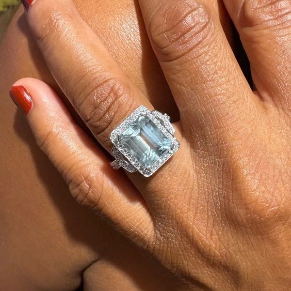 Bague Cocktail en or blanc, aigue - marine et diamants - Castafiore