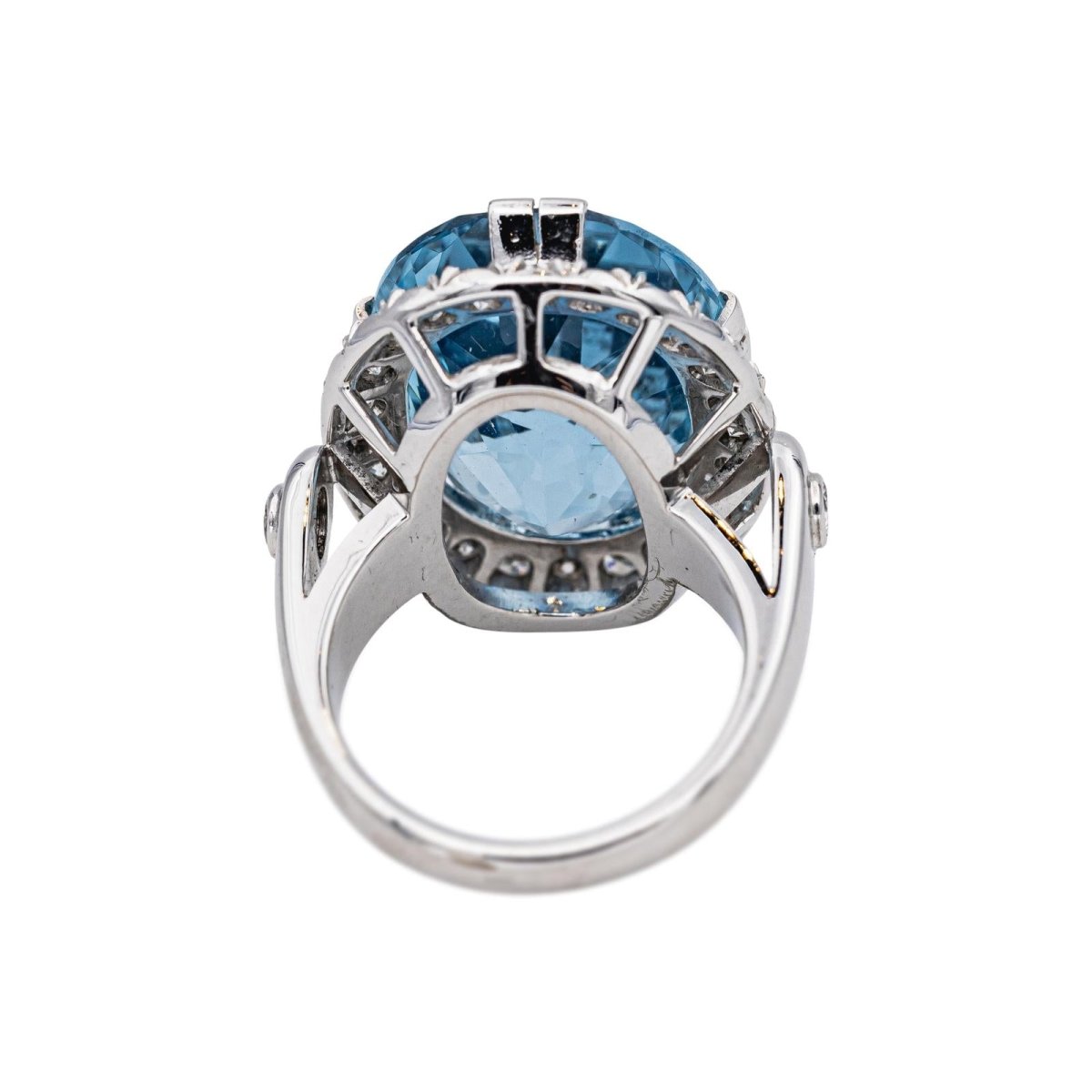 Bague Cocktail en or blanc, aigue - marine et diamants - Castafiore