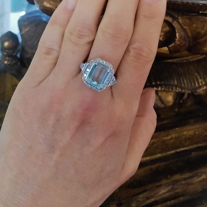 Bague Cocktail en or blanc, aigue - marine et diamants - Castafiore