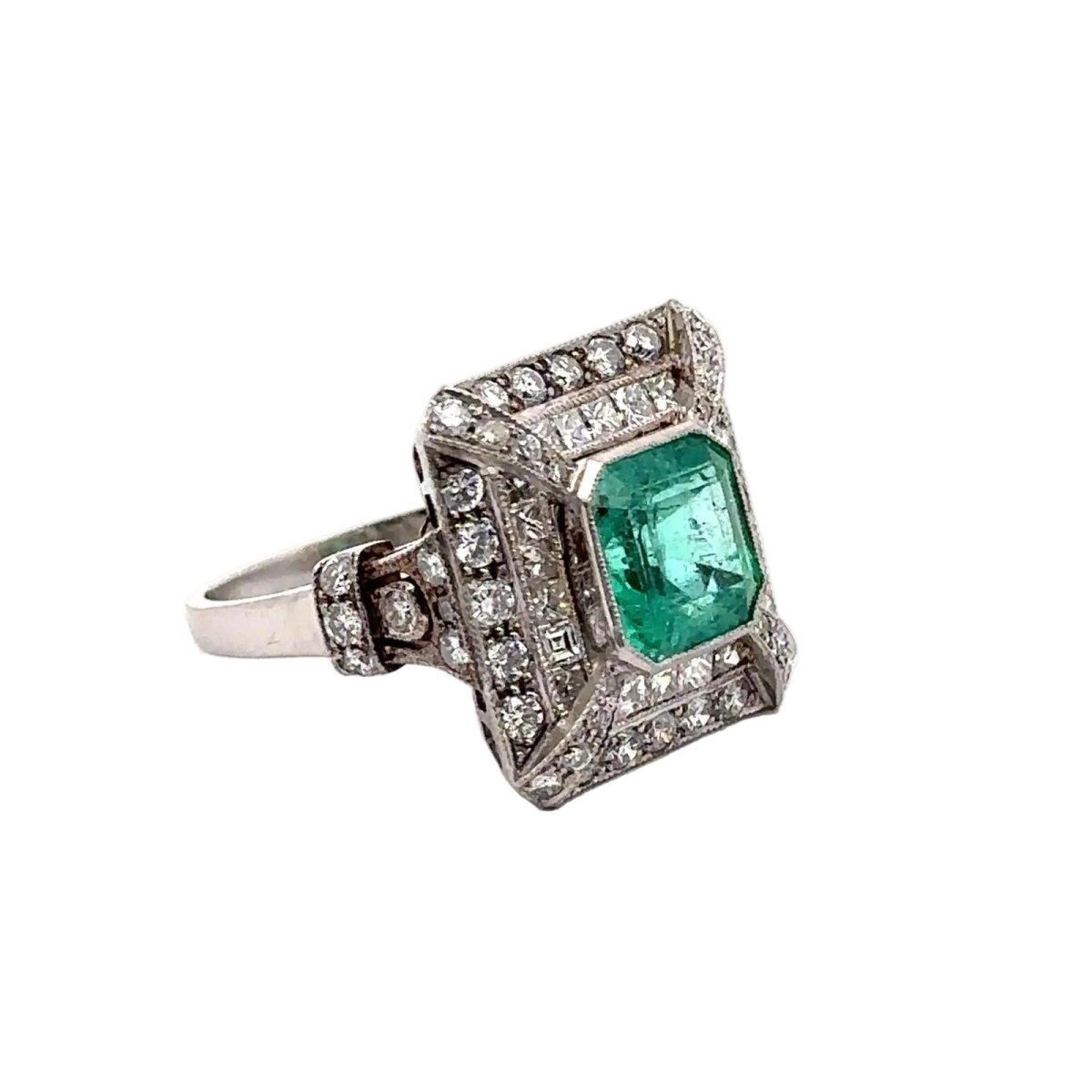 Bague Cocktail en or blanc, émeraude et diamants - Castafiore