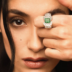 Bague Cocktail en or blanc, émeraude et diamants - Castafiore