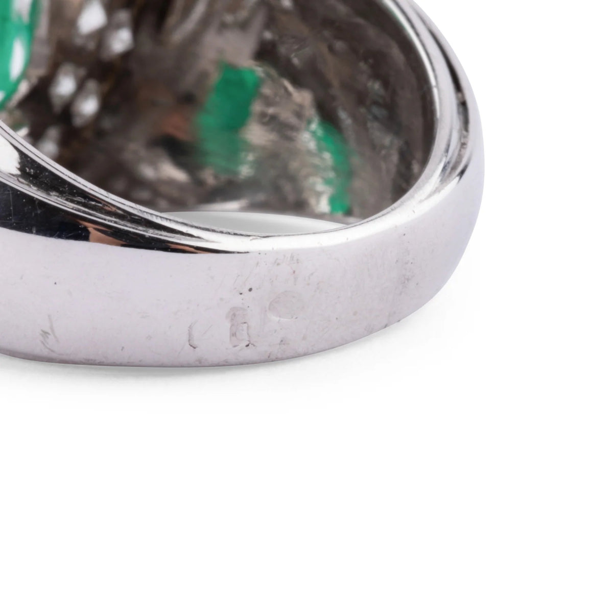 Bague Cocktail en or blanc, émeraude et diamants - Castafiore