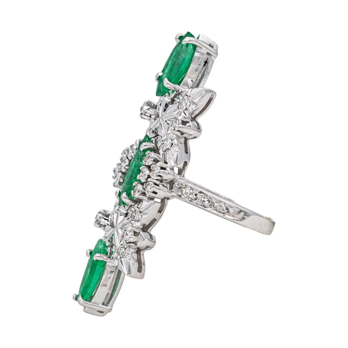 Bague Cocktail en or blanc, émeraude et diamants - Castafiore