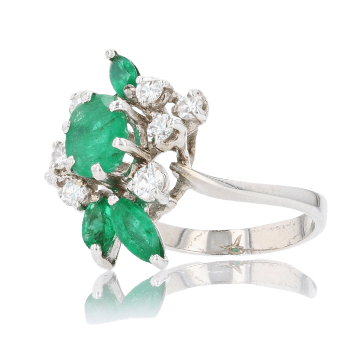 Bague Cocktail en or blanc, émeraudes et diamants - Castafiore