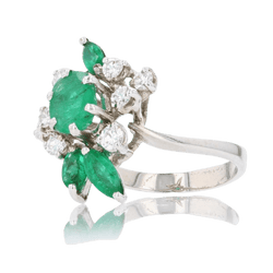 Bague Cocktail en or blanc, émeraudes et diamants - Castafiore