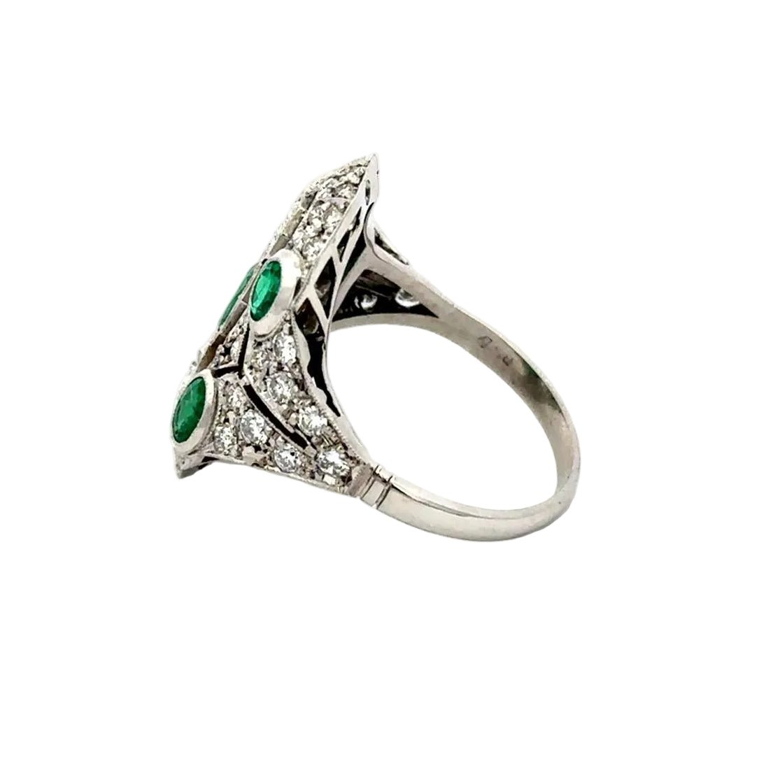 Bague Cocktail en or blanc, émeraudes et diamants - Castafiore