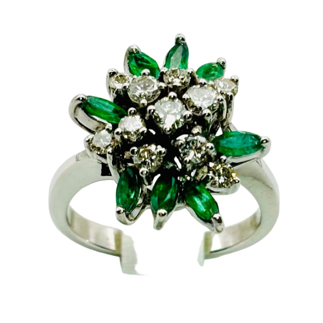 Bague Cocktail en or blanc, émeraudes et diamants - Castafiore