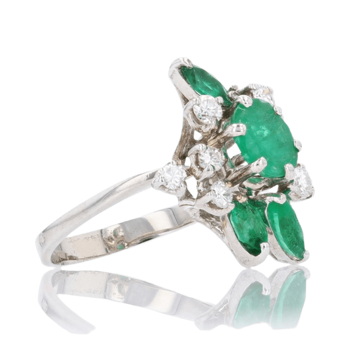 Bague Cocktail en or blanc, émeraudes et diamants - Castafiore