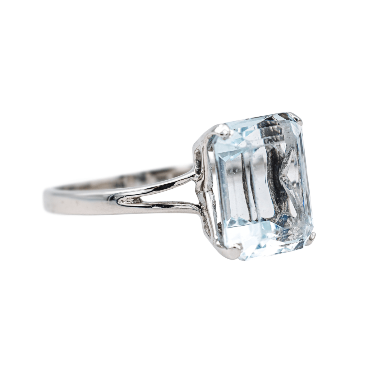 Bague Cocktail en or blanc et aigue - marine - Castafiore