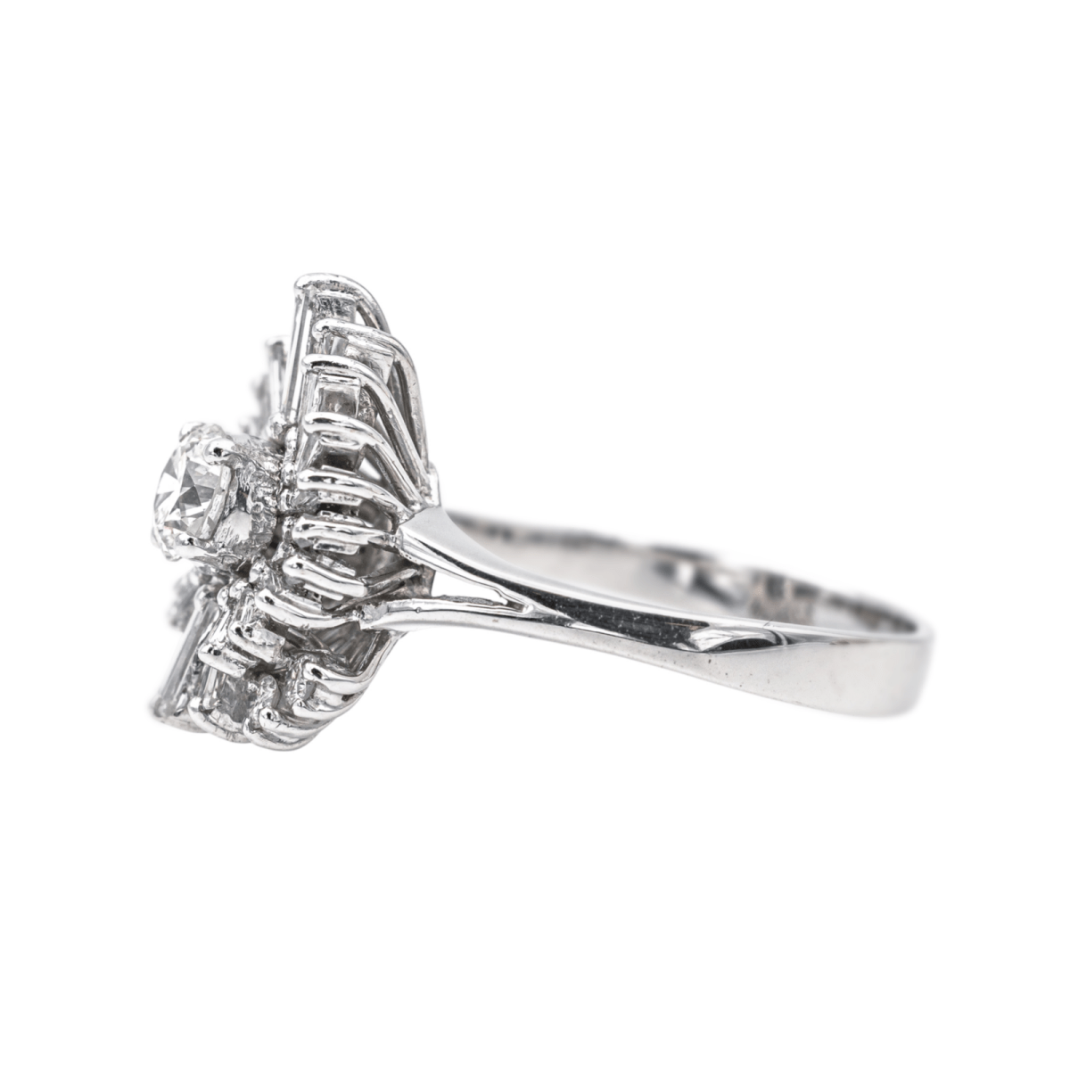 Bague Cocktail en or blanc et diamants - Castafiore