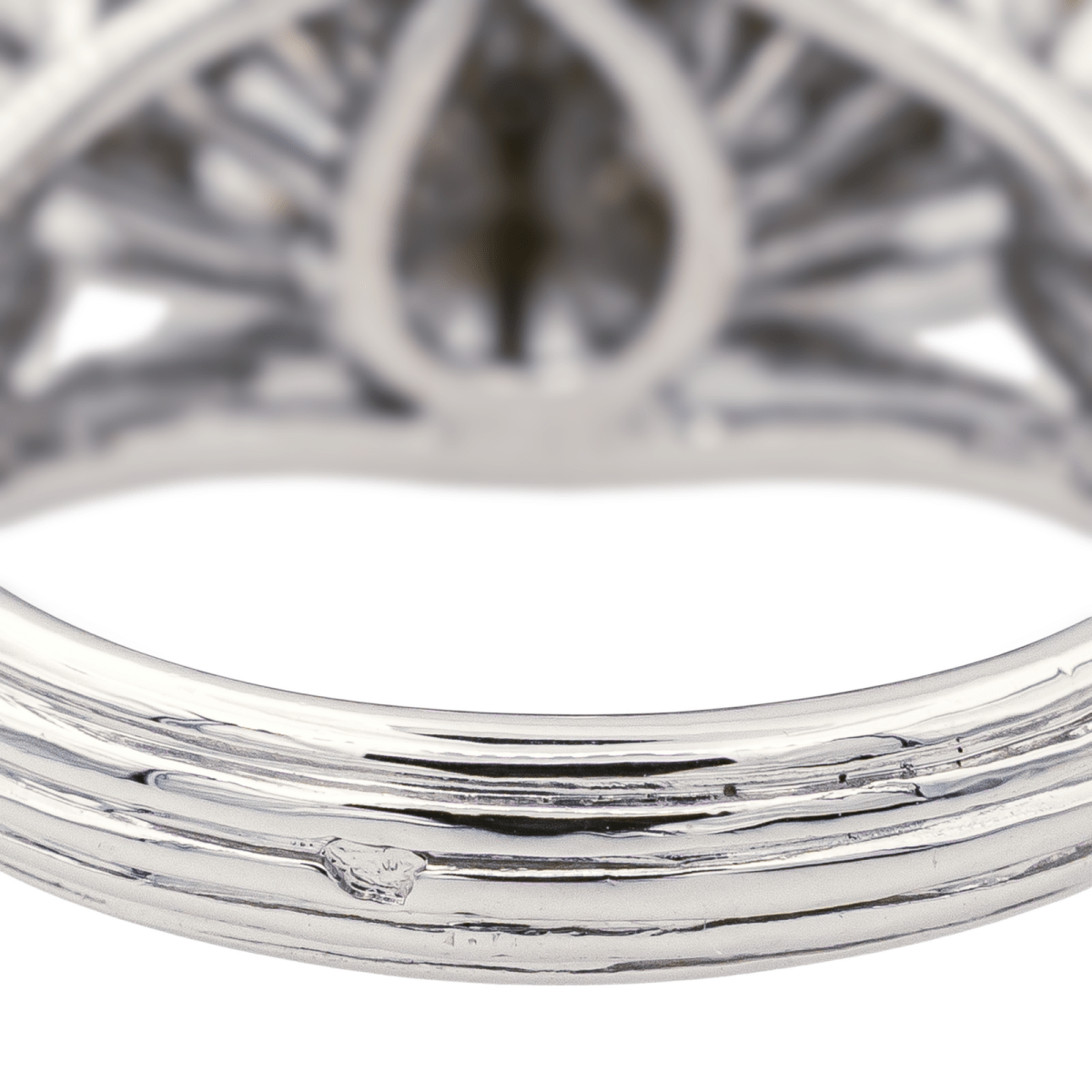 Bague Cocktail en or blanc et diamants - Castafiore