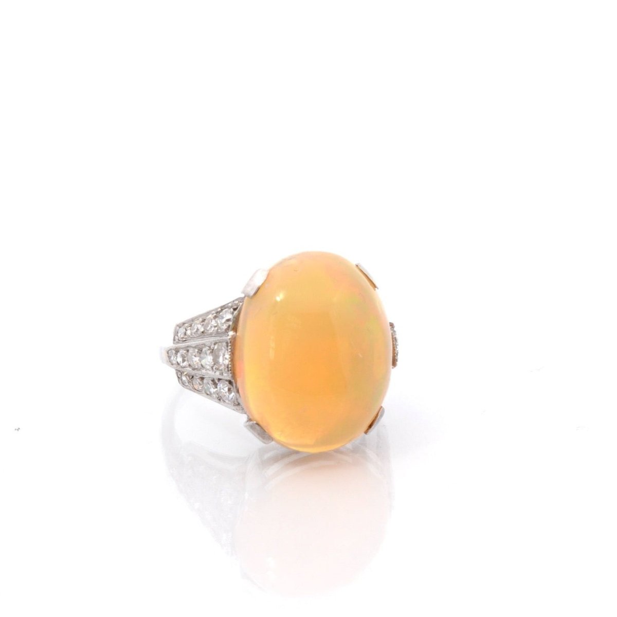 Bague Cocktail en or blanc, opale et diamants - Castafiore