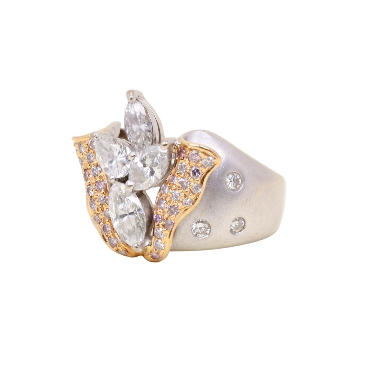 Bague Cocktail en or blanc, or rose et diamants - Castafiore
