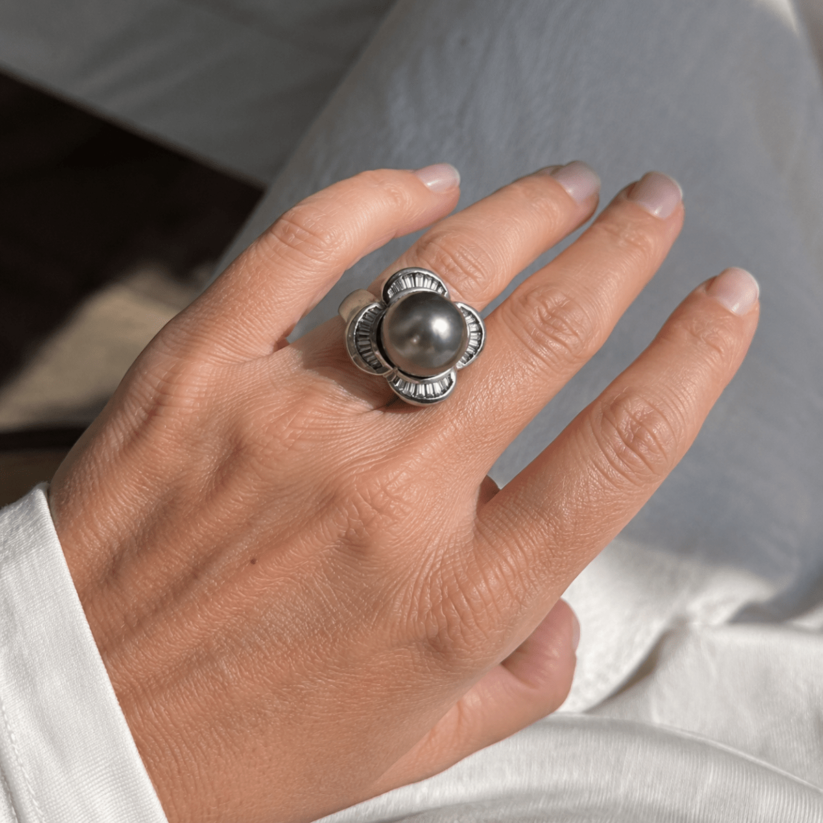 Bague Cocktail en or blanc, perle et diamants - Castafiore