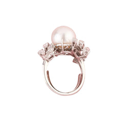 Bague Cocktail en or blanc, perle et diamants - Castafiore