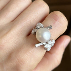 Bague Cocktail en or blanc, perle et diamants - Castafiore