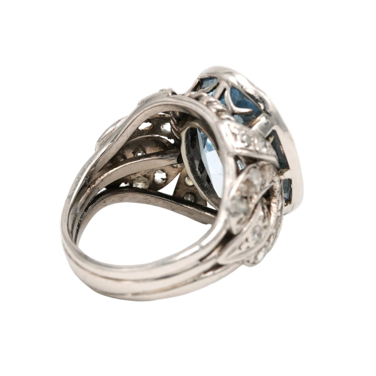 Bague Cocktail en or blanc, platine, spinelle et diamants - Castafiore
