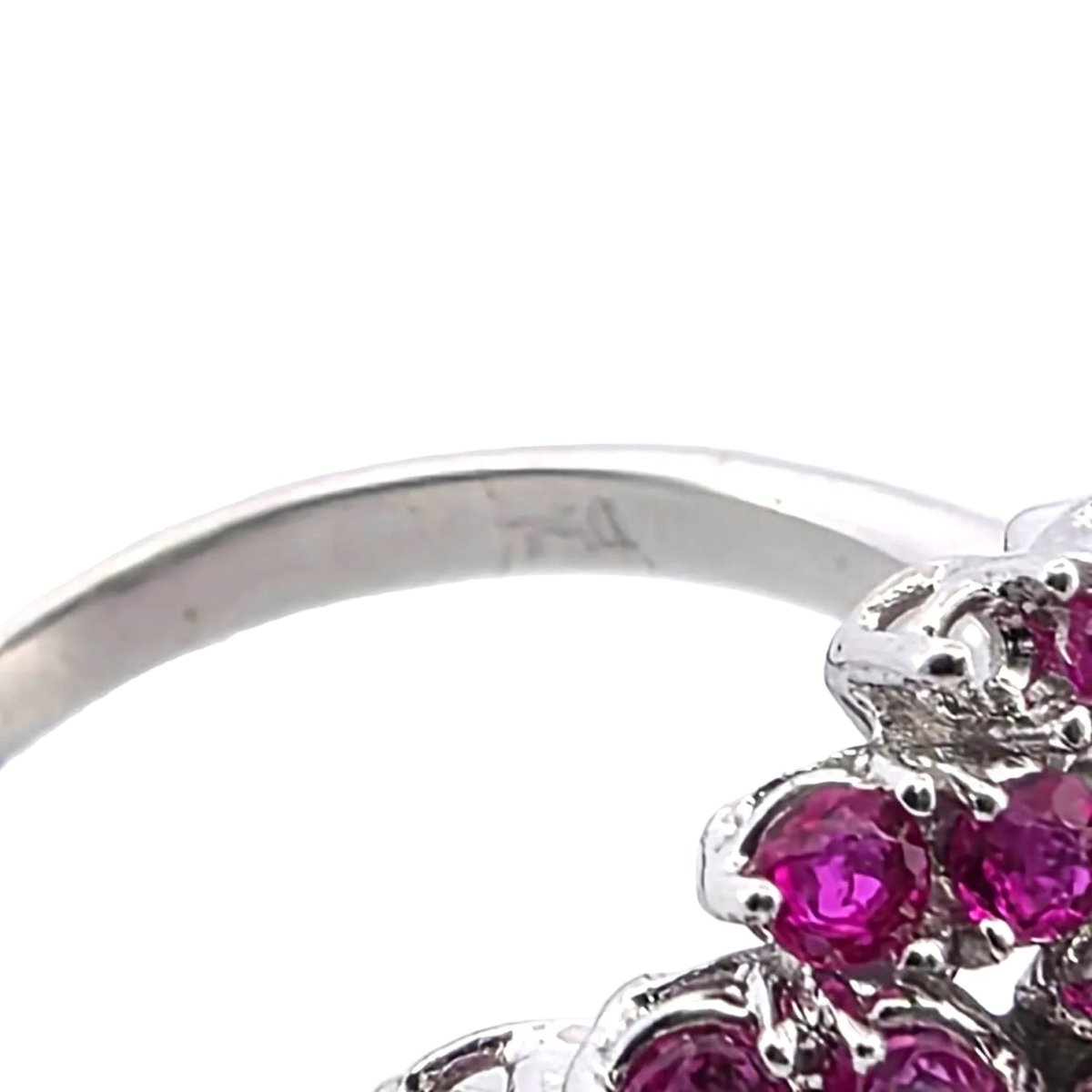 Bague Cocktail en or blanc, rubis et diamants - Castafiore