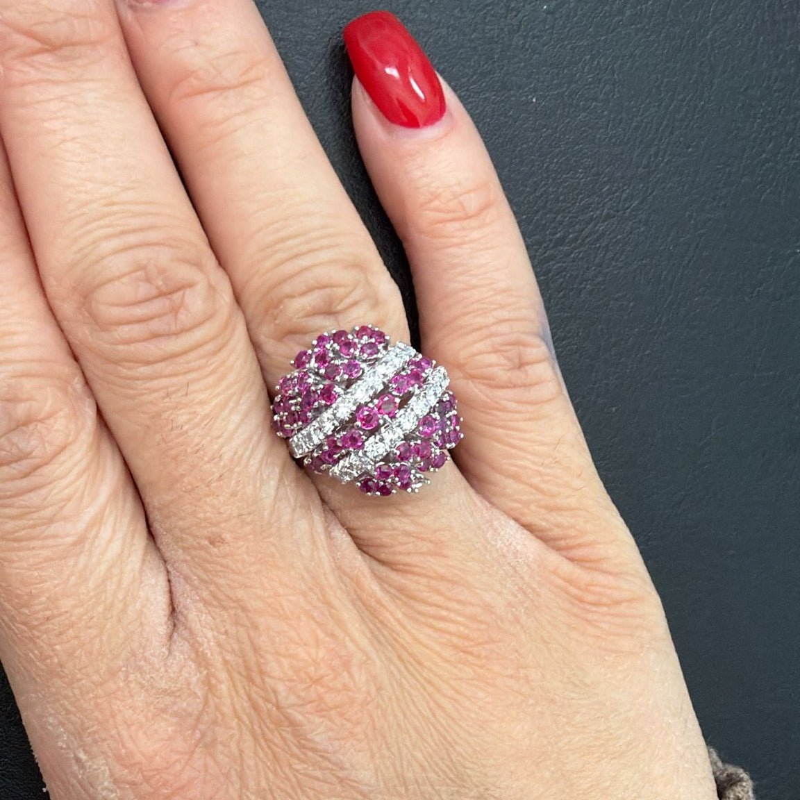 Bague Cocktail en or blanc, rubis et diamants - Castafiore