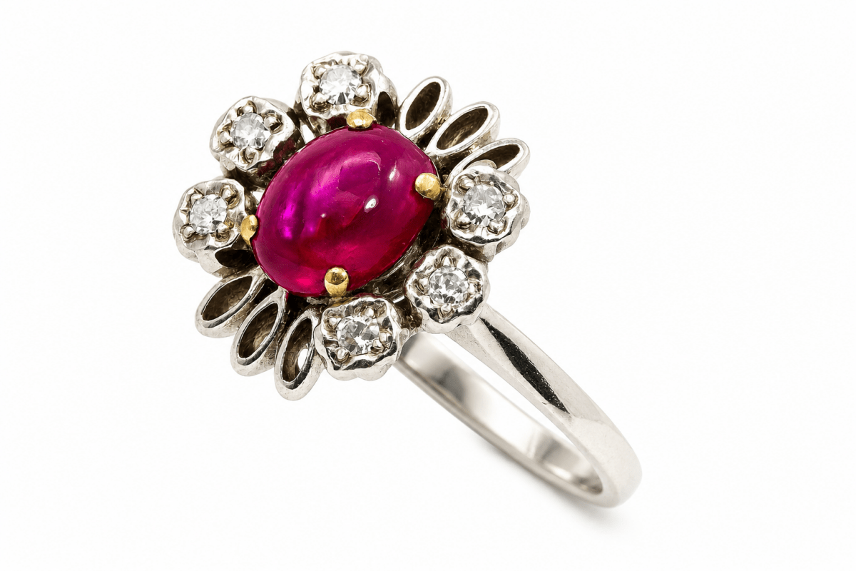 Bague Cocktail en or blanc, rubis et diamants - Castafiore