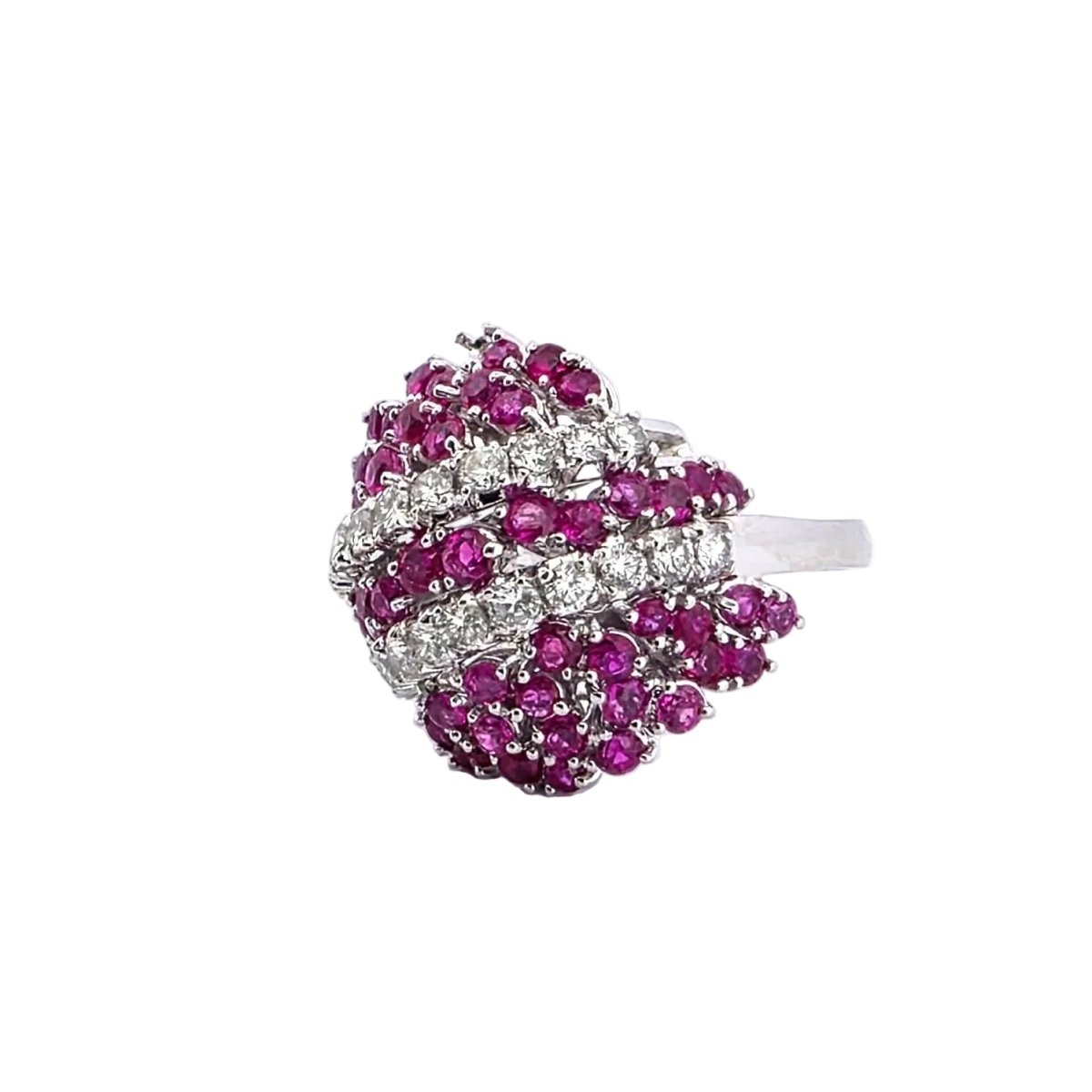 Bague Cocktail en or blanc, rubis et diamants - Castafiore