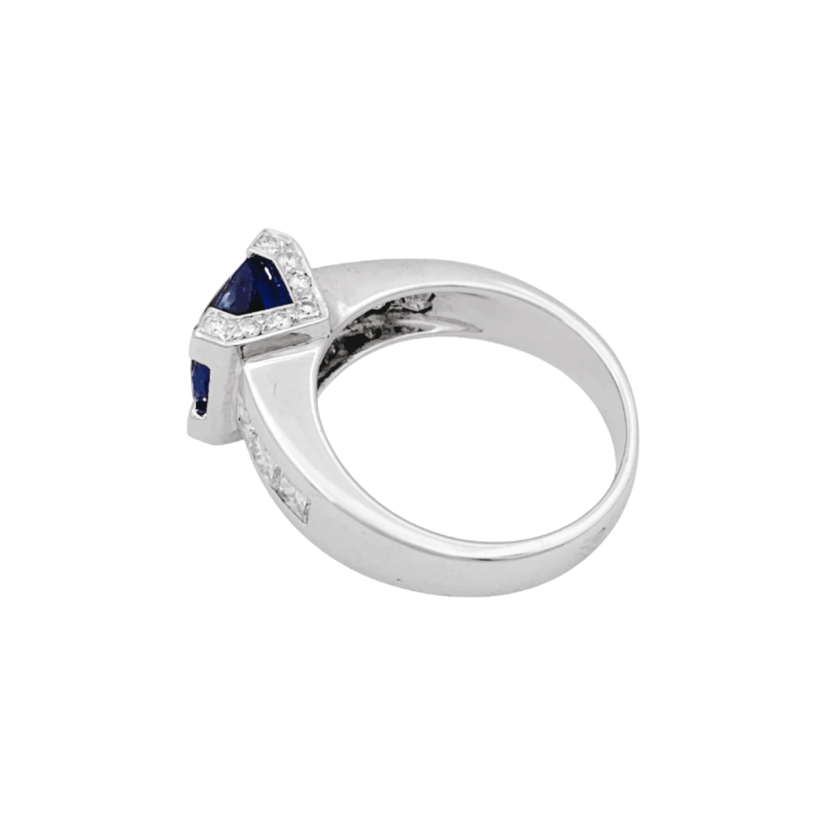 Bague Cocktail en or blanc, saphir, diamants. - Castafiore