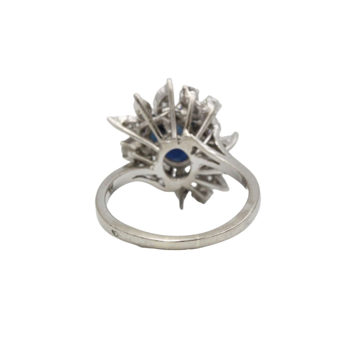 Bague Cocktail en or blanc, saphir et diamants - Castafiore