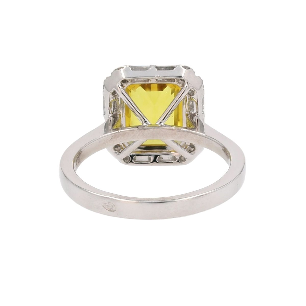 Bague Cocktail en or blanc, saphir et diamants - Castafiore