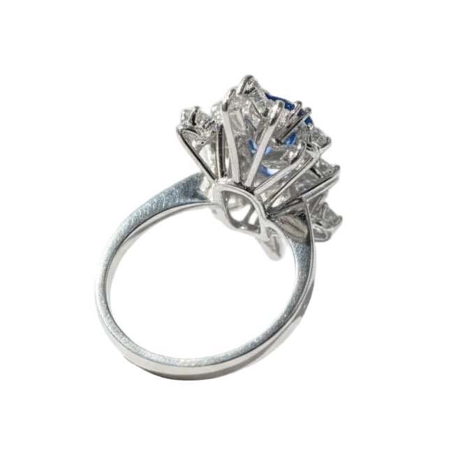 Bague Cocktail en or Blanc, saphir et diamants - Castafiore