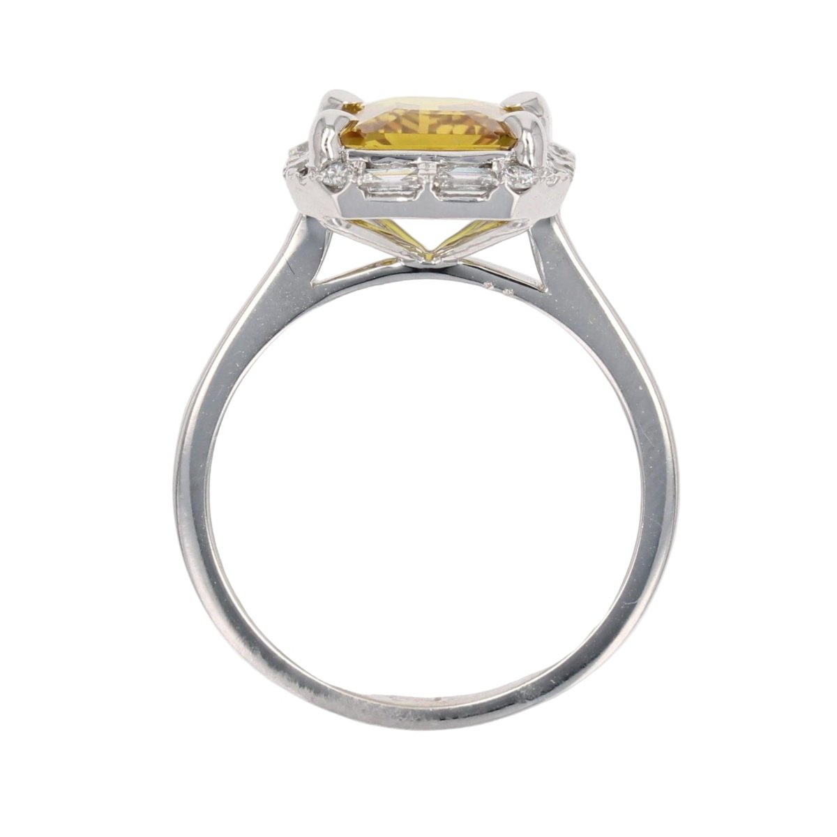 Bague Cocktail en or blanc, saphir et diamants - Castafiore