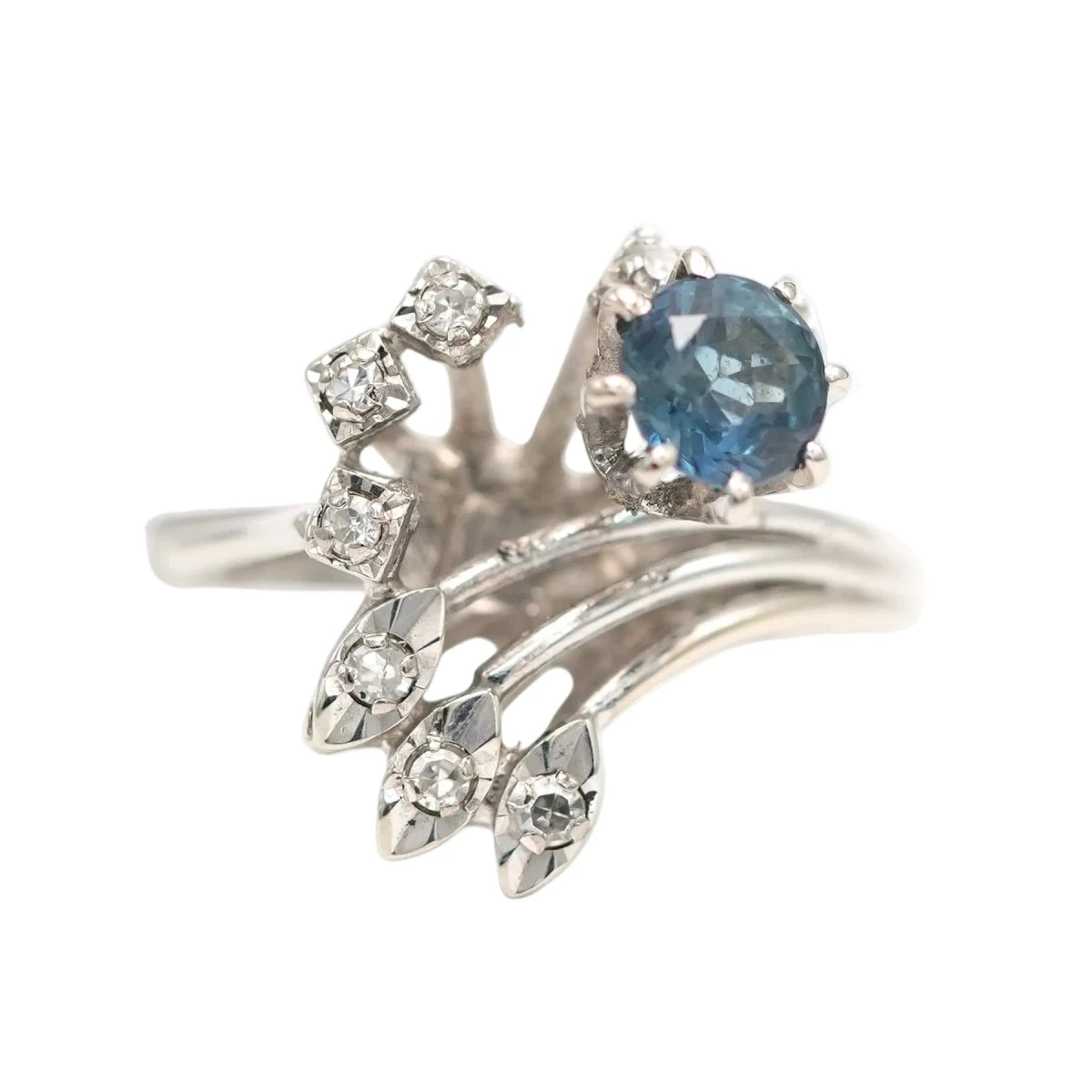 Bague Cocktail en or blanc, saphir et diamants - Castafiore