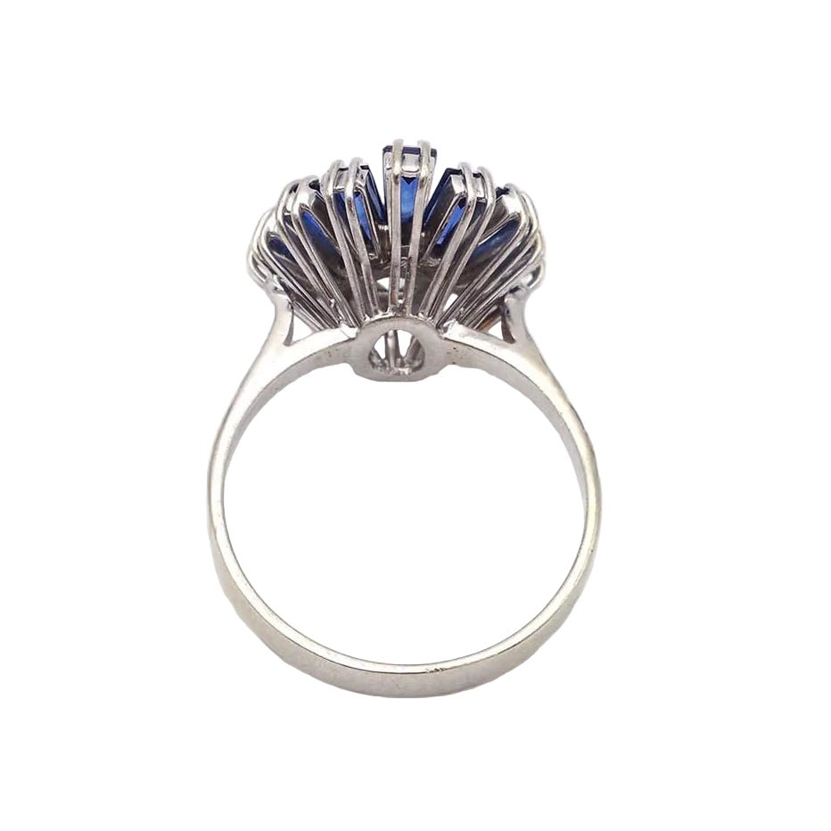 Bague Cocktail en or blanc, saphirs et diamants - Castafiore