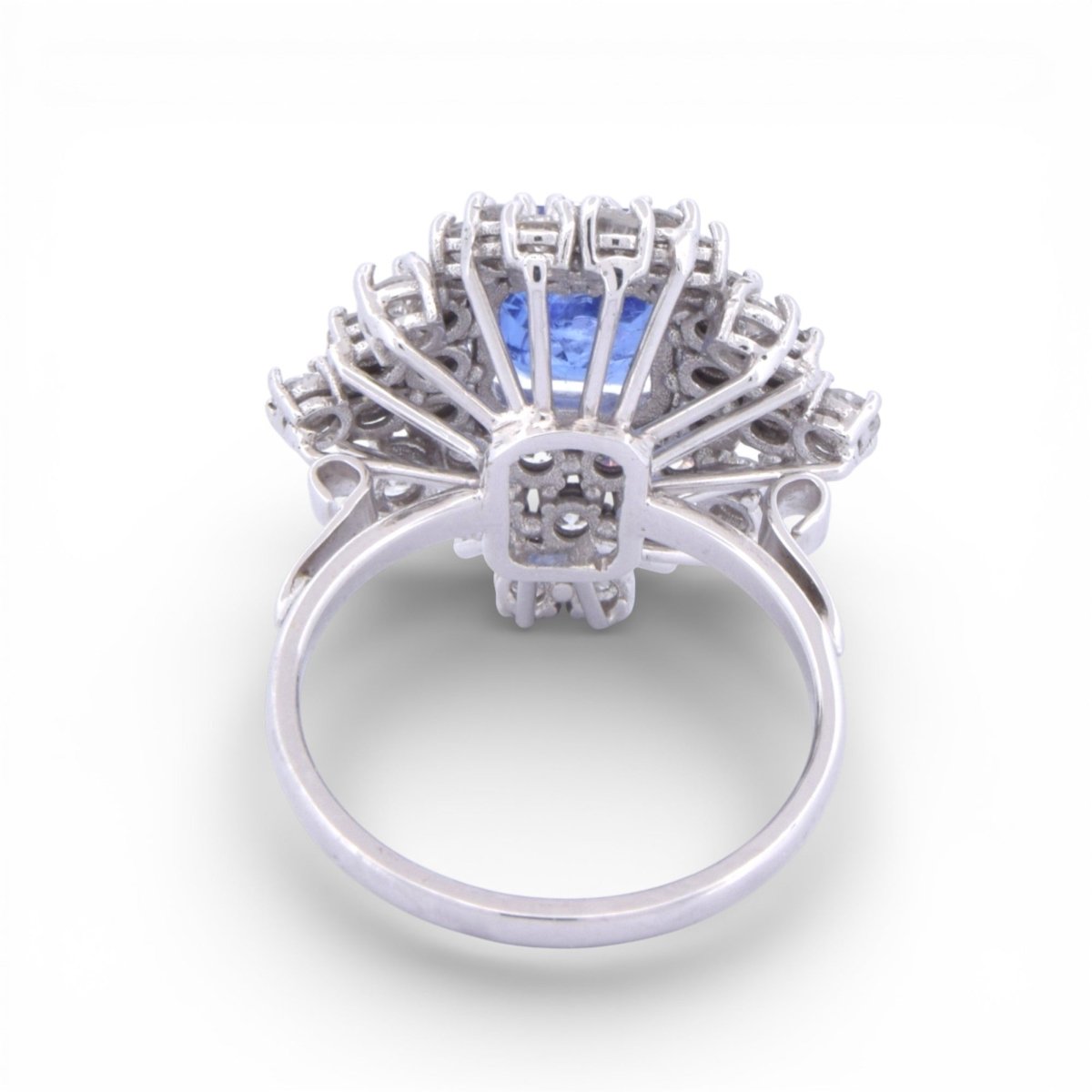 Bague Cocktail en or blanc, tanzanite et diamants - Castafiore