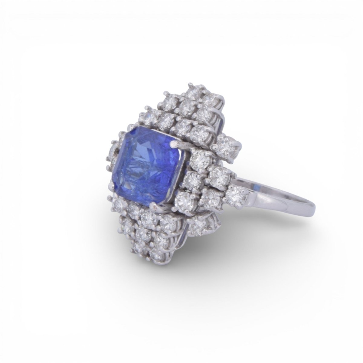 Bague Cocktail en or blanc, tanzanite et diamants - Castafiore