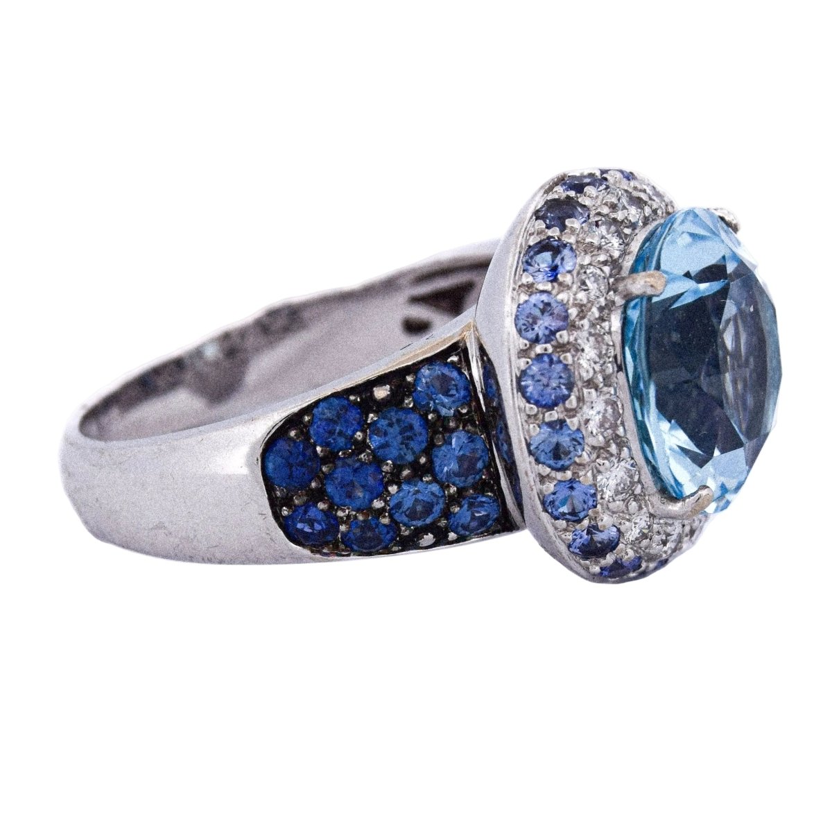 Bague Cocktail en or blanc, topaze, saphirs et diamants - Castafiore
