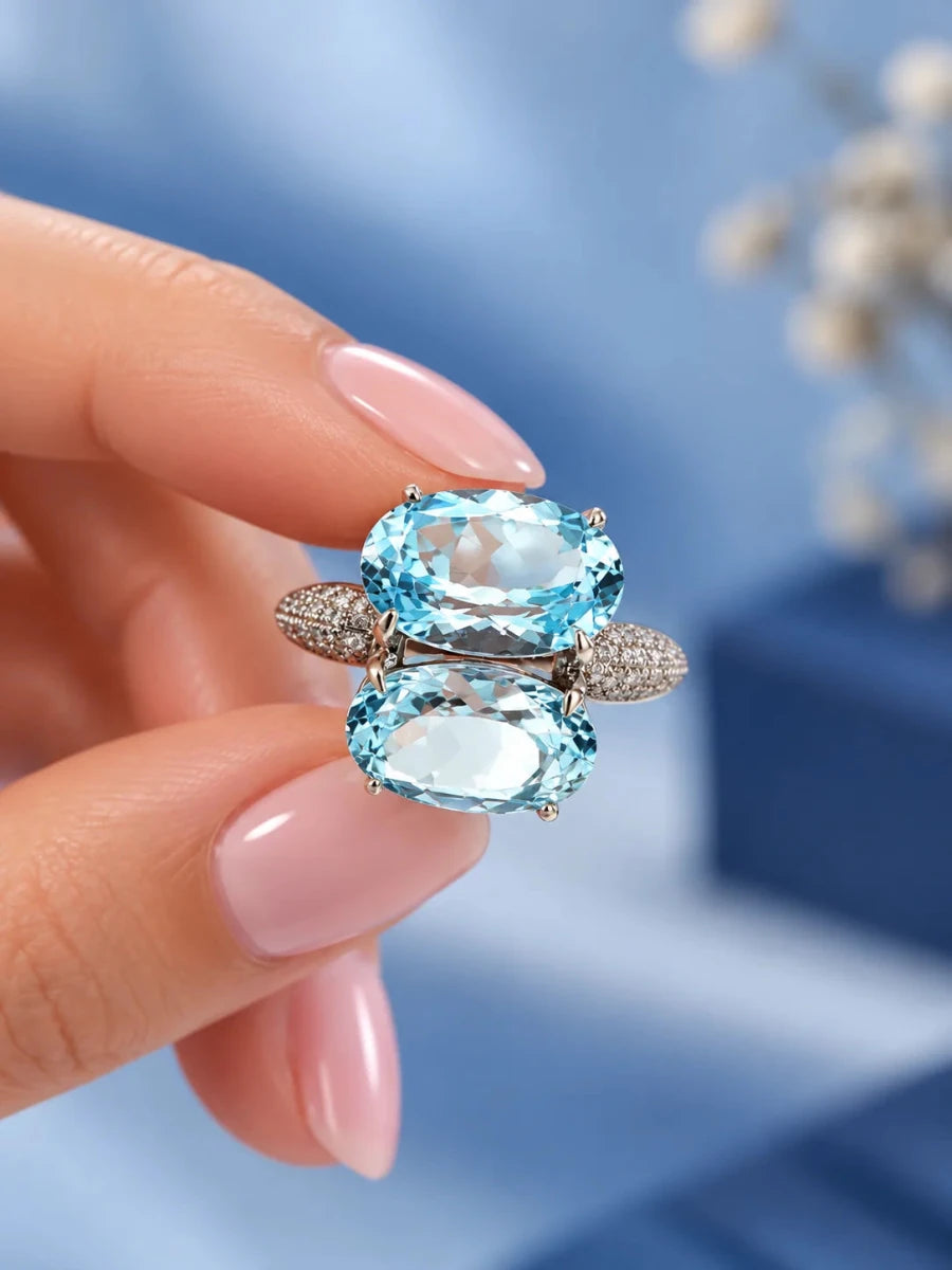 Bague Cocktail en or blanc, topazes et diamants - Castafiore