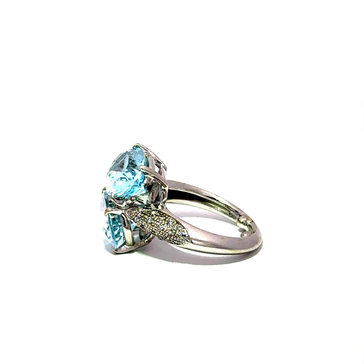Bague Cocktail en or blanc, topazes et diamants - Castafiore