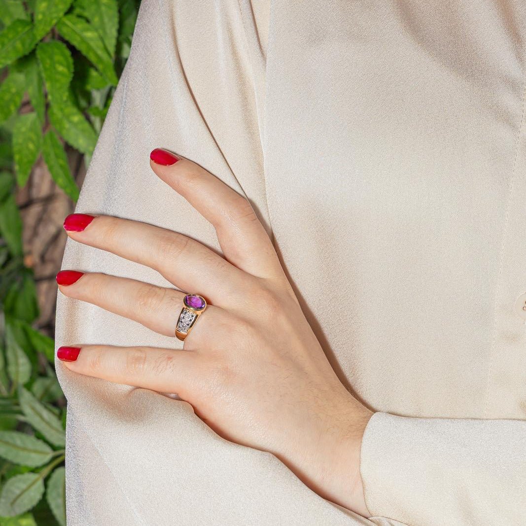 Bague Cocktail en or jaune, améthyste, et diamants - Castafiore