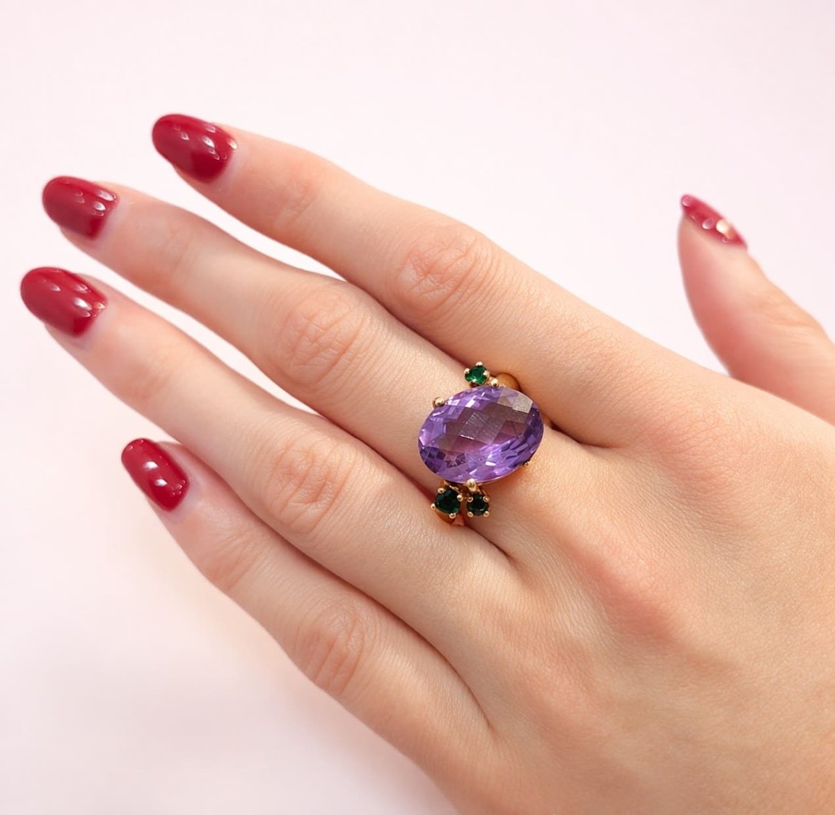 Bague Cocktail en or jaune, améthyste et tsavorites - Castafiore