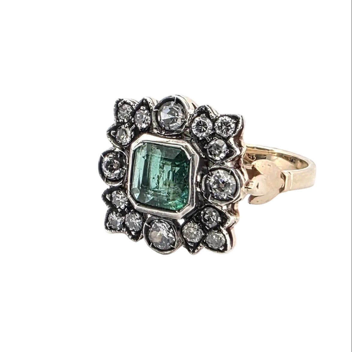 Bague Cocktail en or jaune, argent, émeraude et diamants - Castafiore