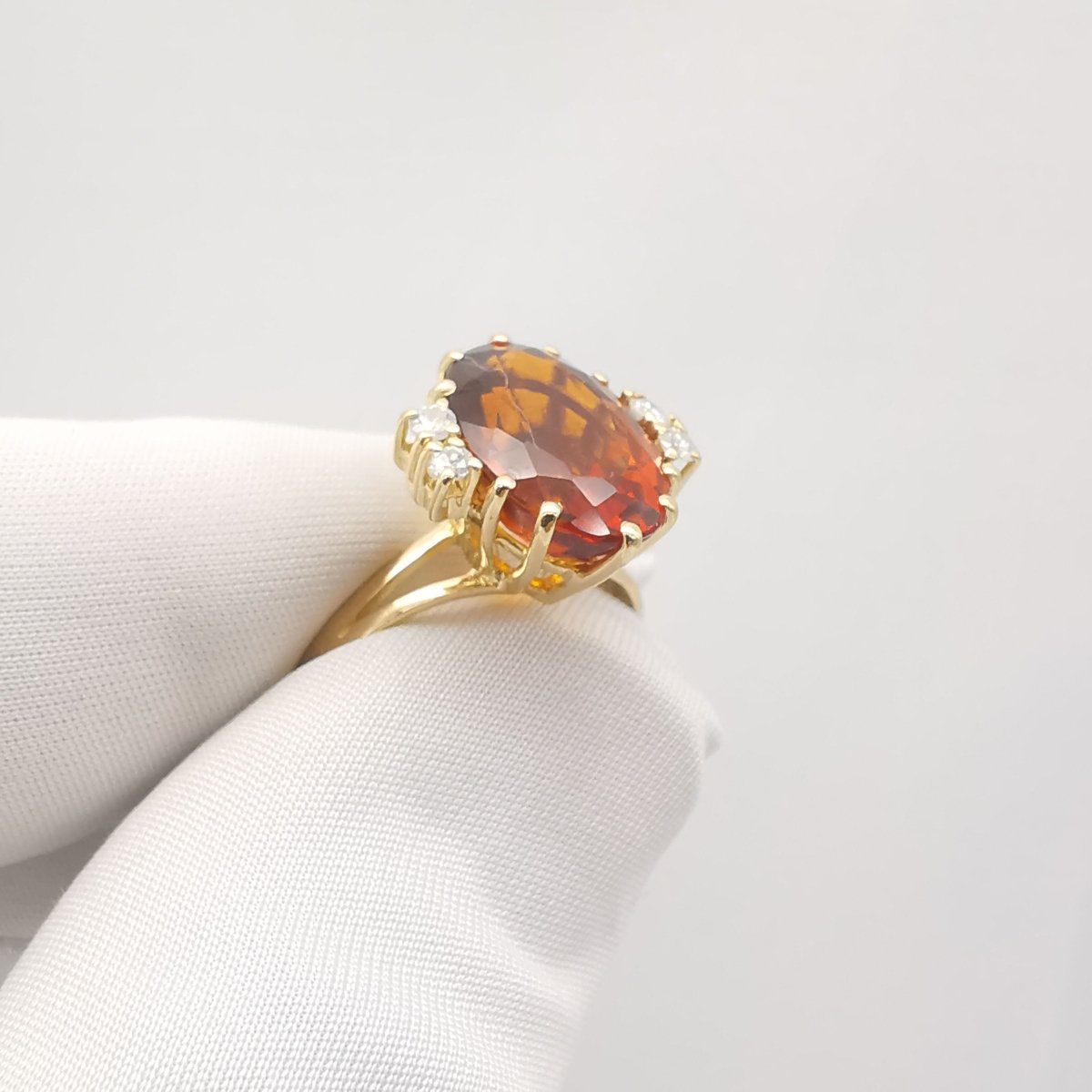 Bague Cocktail en or jaune, citrine et diamants - Castafiore