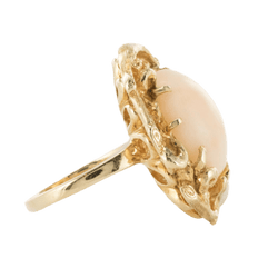 Bague Cocktail en or jaune, corail et diamants - Castafiore