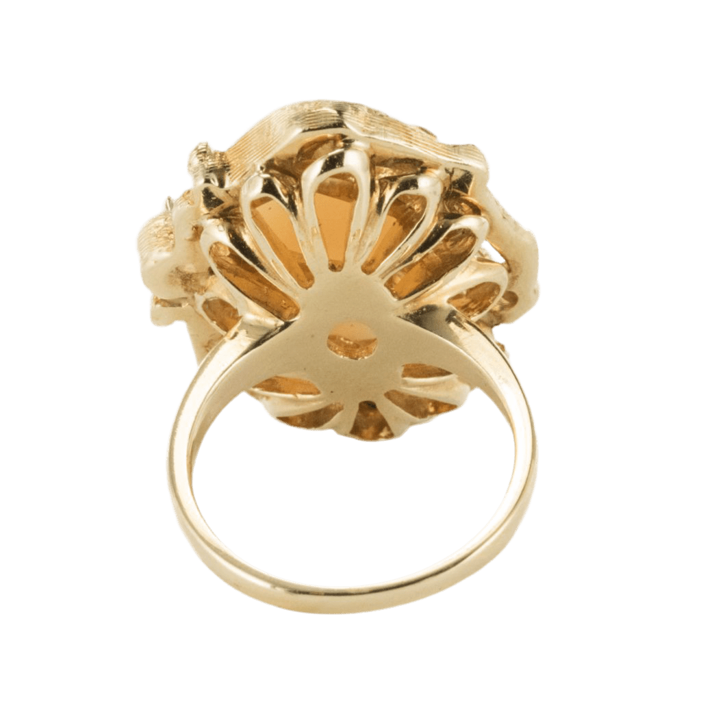 Bague Cocktail en or jaune, corail et diamants - Castafiore