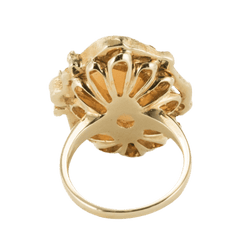 Bague Cocktail en or jaune, corail et diamants - Castafiore