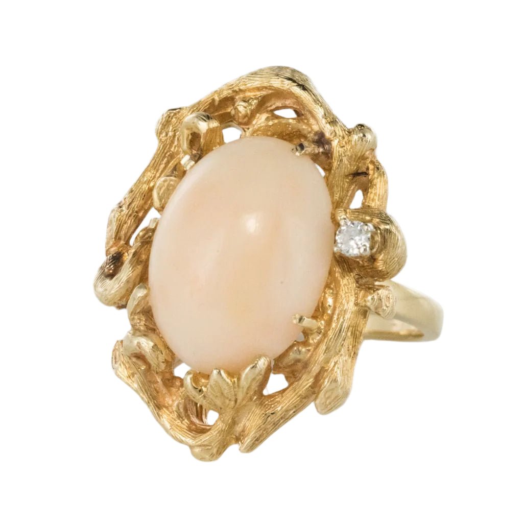 Bague Cocktail en or jaune, corail et diamants - Castafiore