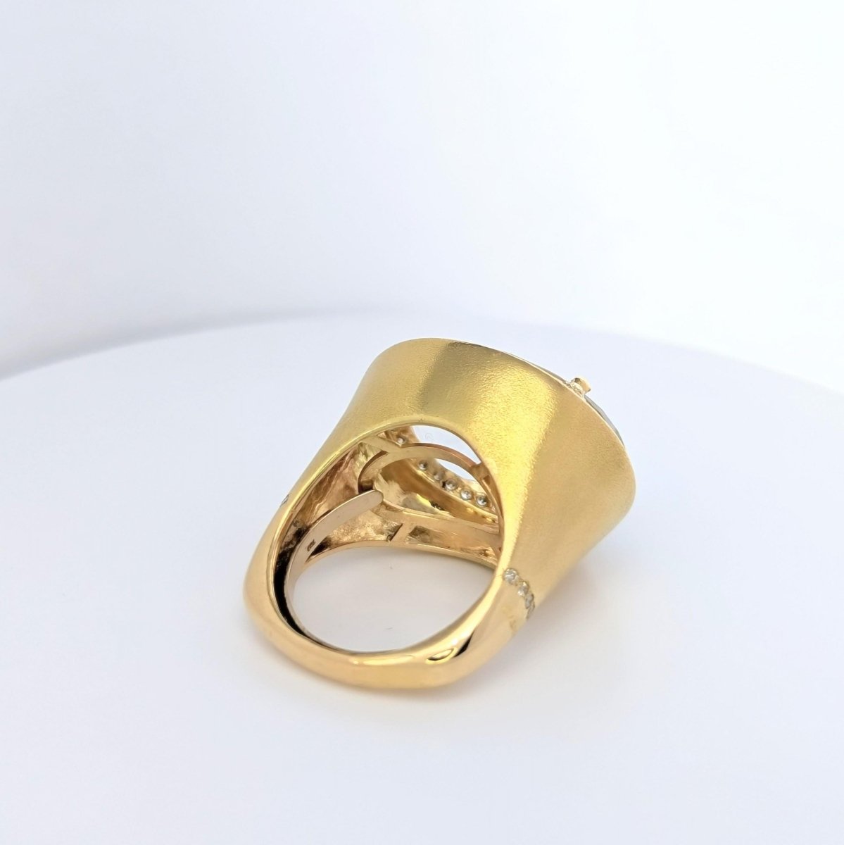 Bague cocktail en or jaune diamants et topaze - Castafiore