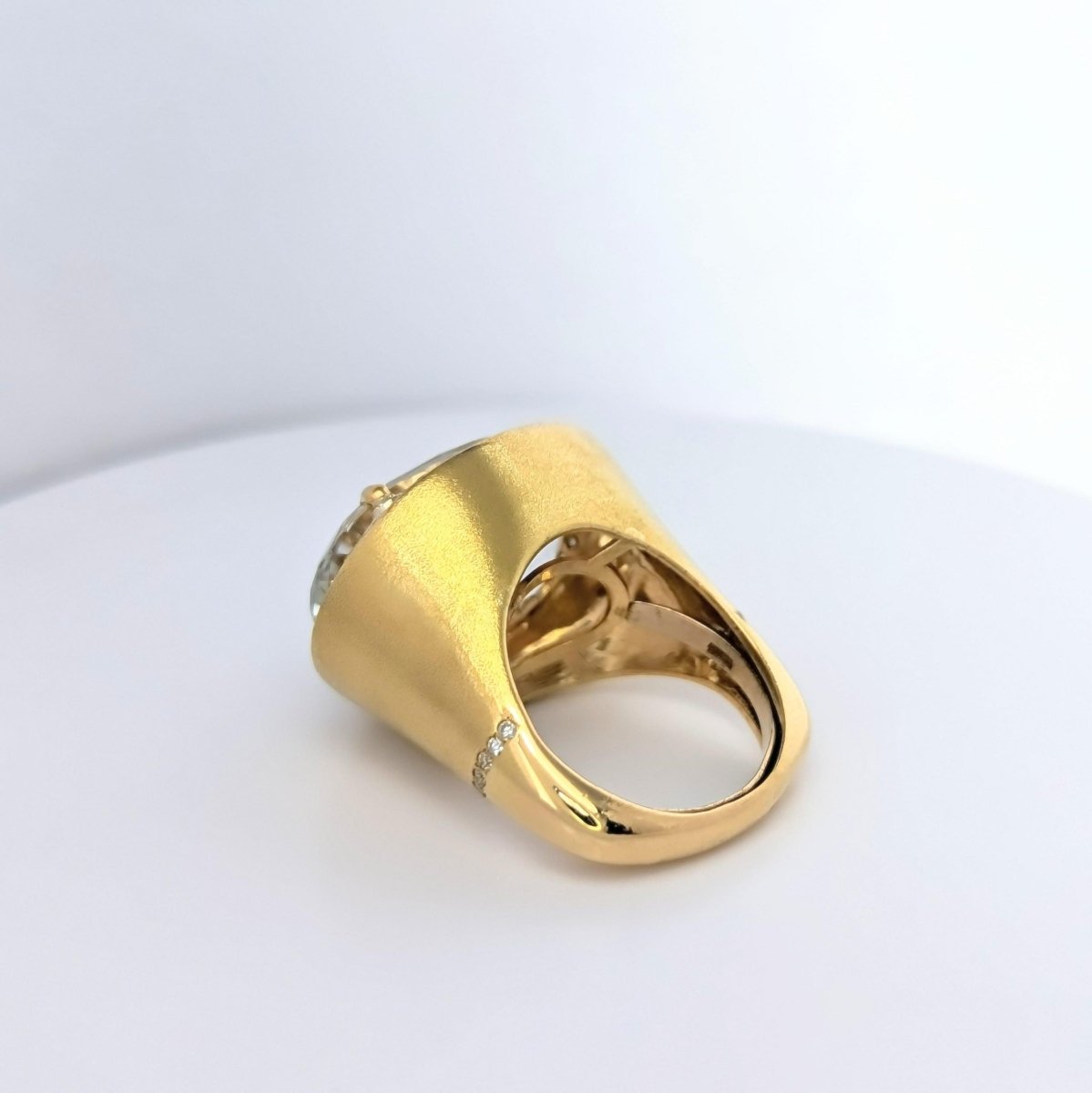 Bague cocktail en or jaune diamants et topaze - Castafiore