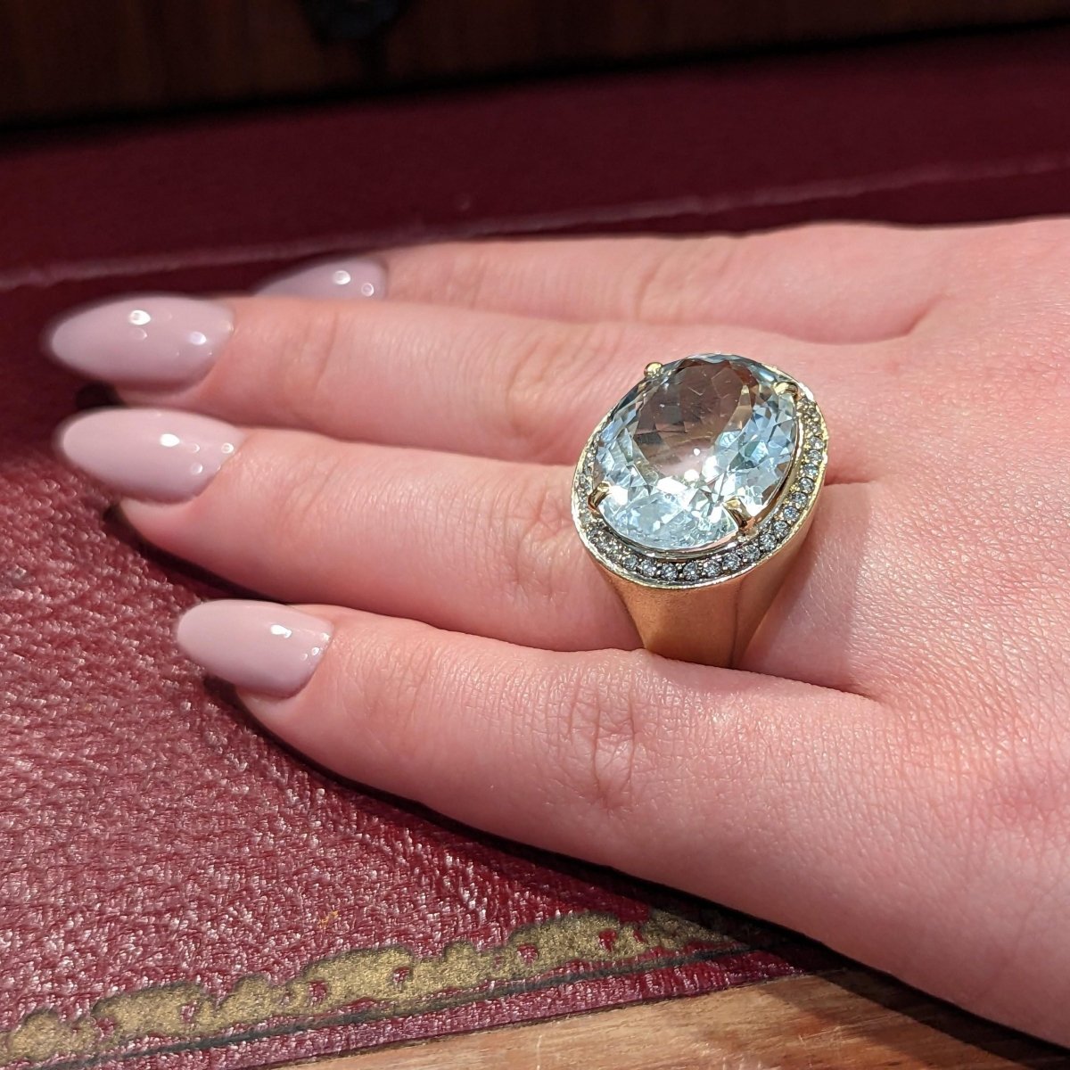 Bague cocktail en or jaune diamants et topaze - Castafiore