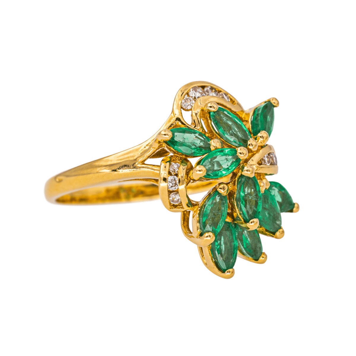 Bague Cocktail en or jaune, émeraudes et diamants - Castafiore